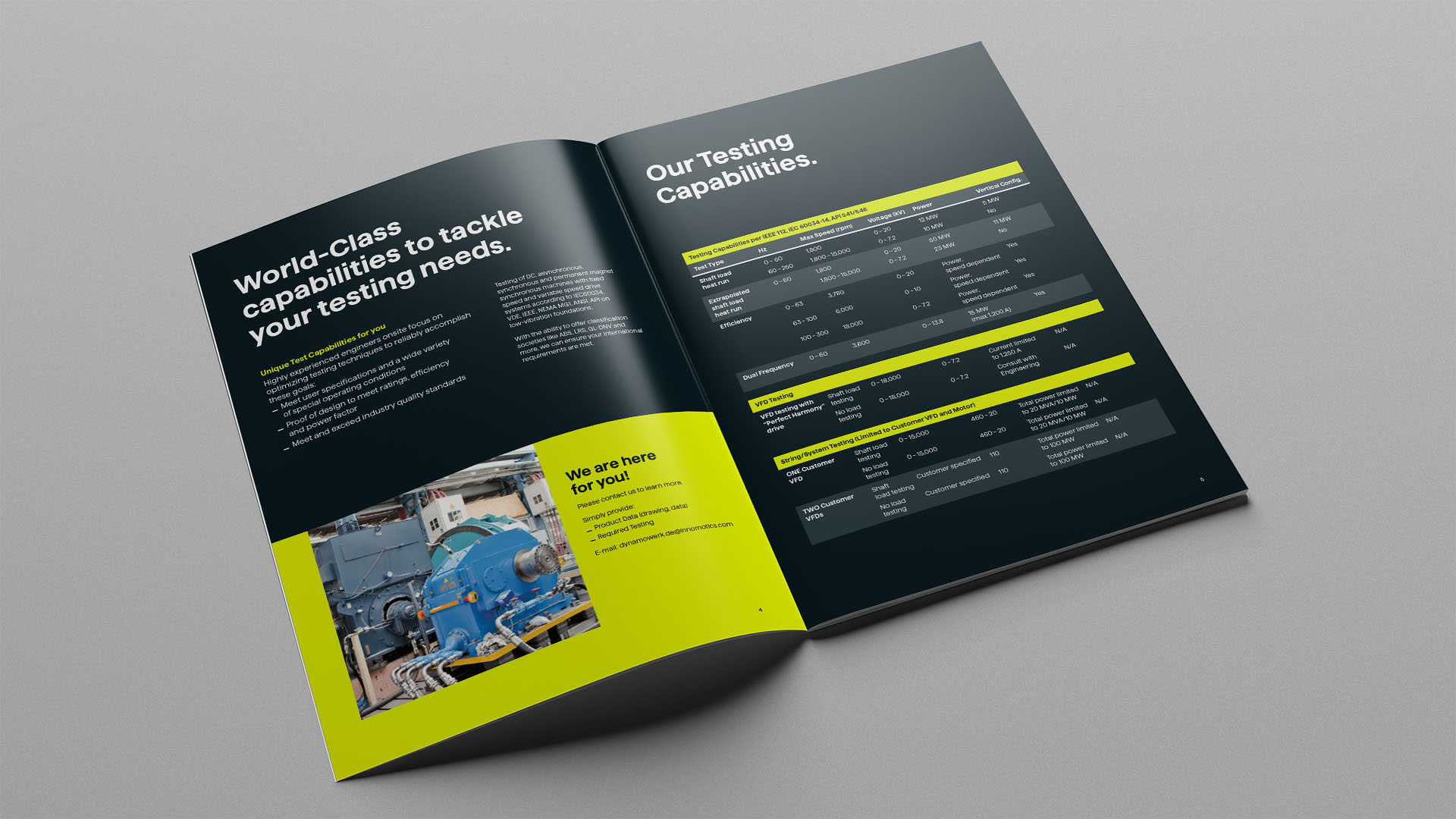 Geöffnete Innomotics-Broschüre mit technischen Tabellen zu Testkapazitäten und einem Foto einer Prüfmaschine.
